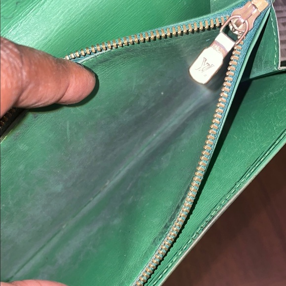Green Louis Vuitton Wallet - Picture 13 of 13